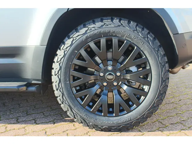 Land Rover Defender D240 110 S 7 Seater 2020 Diesel 13