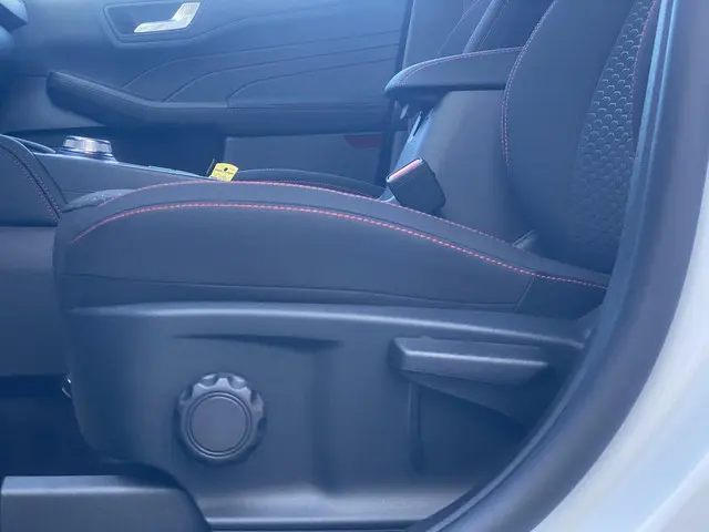 Ford Kuga 2.5 PHEV ST-Line 2025 Hybride Benzine 37