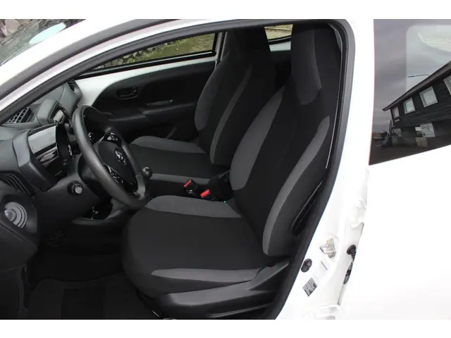 Toyota Aygo 1.0 VVT-i x-fun 2019 Benzine 8