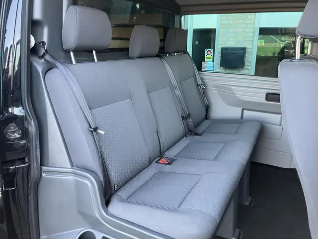 Volkswagen Transporter 2.0 TDI L2H1 DC 2015 Diesel 25