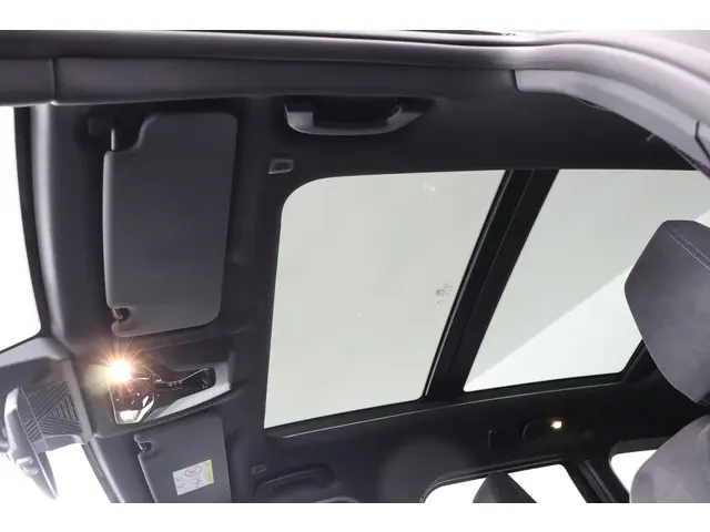 BMW X1 xDrive23i 2026 Benzine 73