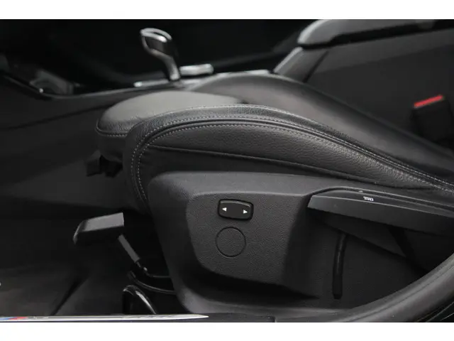 BMW 1 Serie 120i High Executive Edition 2021 Benzine 45