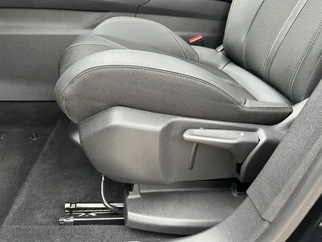 Peugeot 3008 1.6 HYbrid 225 GT 2023 Hybride Benzine 39