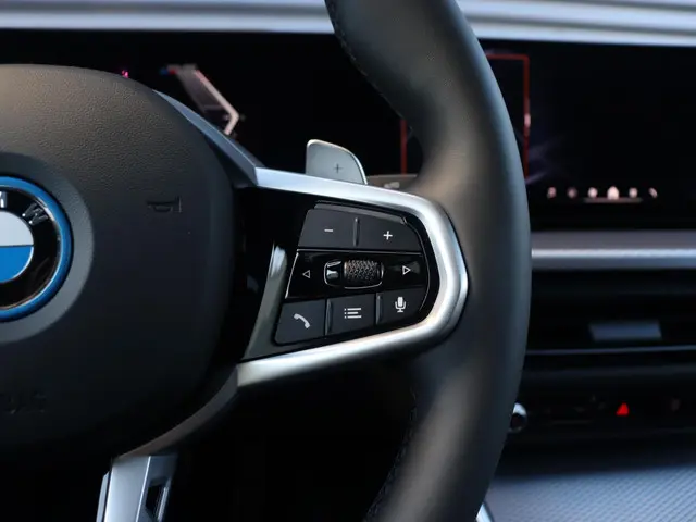 BMW 3 Serie 330e Sedan 2025 Hybride Benzine 25