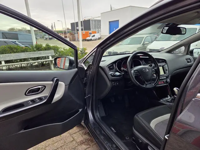 Kia cee'd Sportswagon 1.6 GDI Plus Pack 2013 Benzine 9