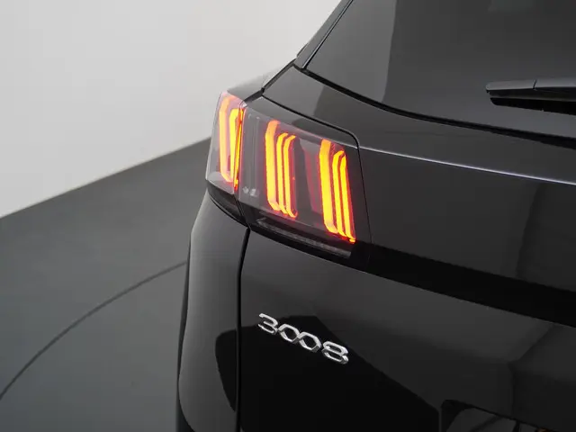 Peugeot 3008 1.6 HYbrid 225 Allure 2022 Hybride Benzine 9