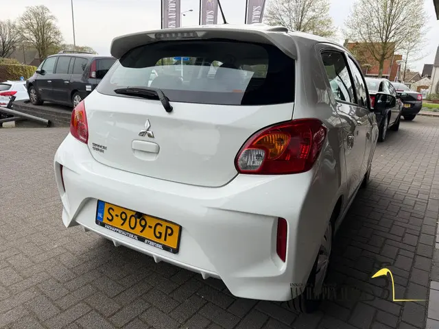 Mitsubishi Space Star 1.2 Entry / apk 4-2028 2022 Benzine 10