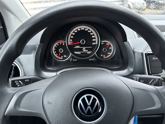 Volkswagen up! 1.0 2021 Benzine 8