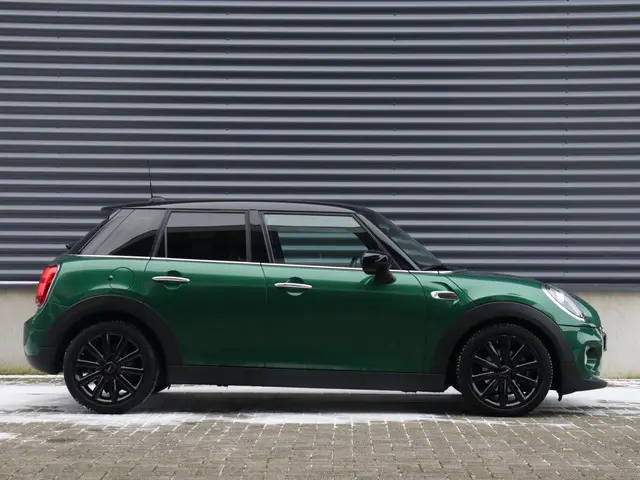 MINI 5-Deurs Cooper 2019 Benzine 5