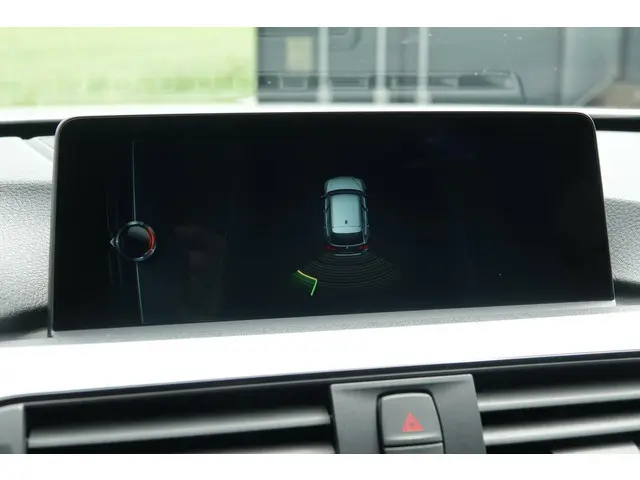 BMW 3 Serie Touring 320i 2017 Benzine 13