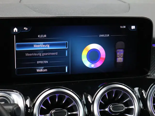 Mercedes-Benz 200-klasse GLB AMG Line 2023 Benzine 28