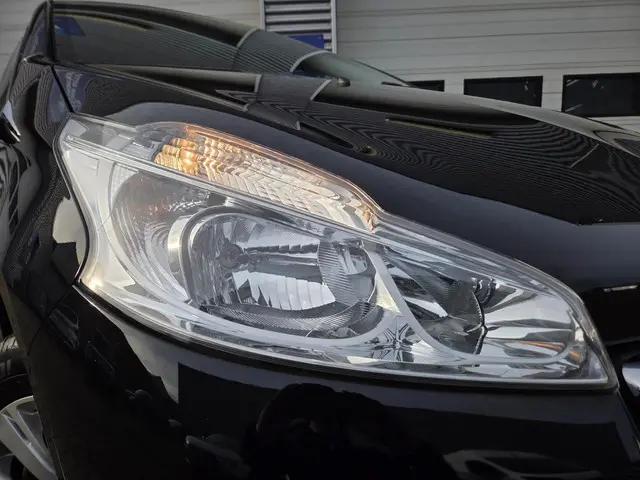 Peugeot 208 1.2 VTi Urban Soul 2013 Benzine 3