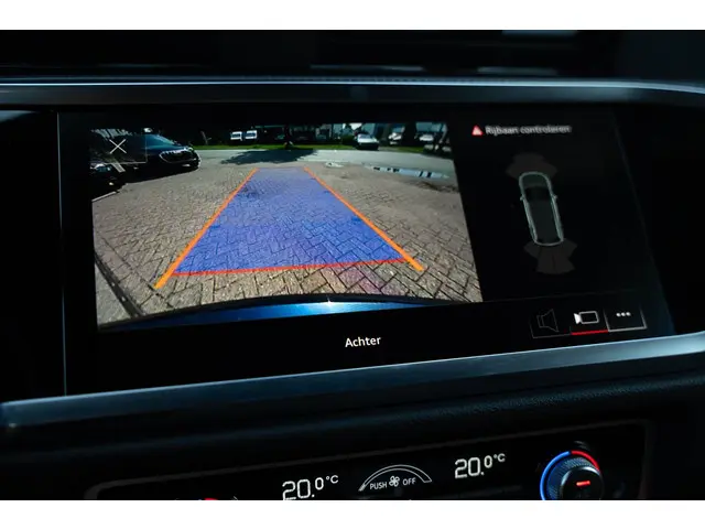 Audi Q3 45 TFSI e S edition 2022 Hybride Benzine 13