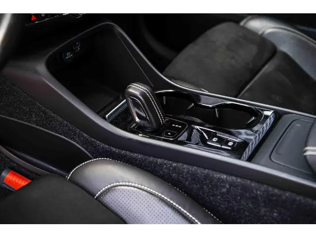 Volvo XC40 T4 190pk Geartronic R-Design 2019 Benzine 26