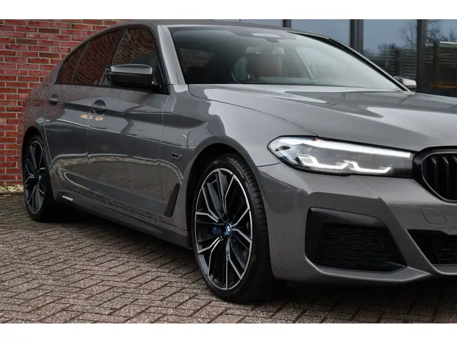 BMW 5 Serie 545e xDrive M-Sport 2022 Hybride Benzine 33