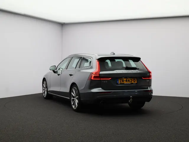 Volvo V60 2.0 T4 Momentum Pro 2019 Benzine 28