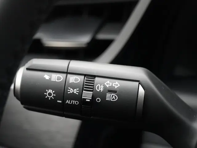 Lexus ES 300h Business Line 2023 Hybride Benzine 16