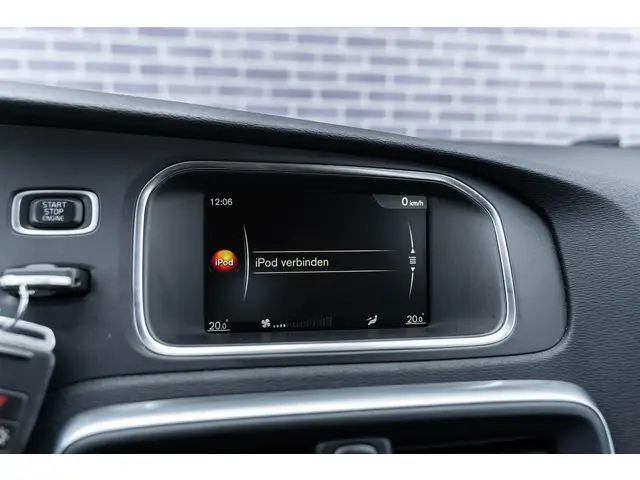 Volvo V40 T3 Momentum Automaat 2015 Benzine 35