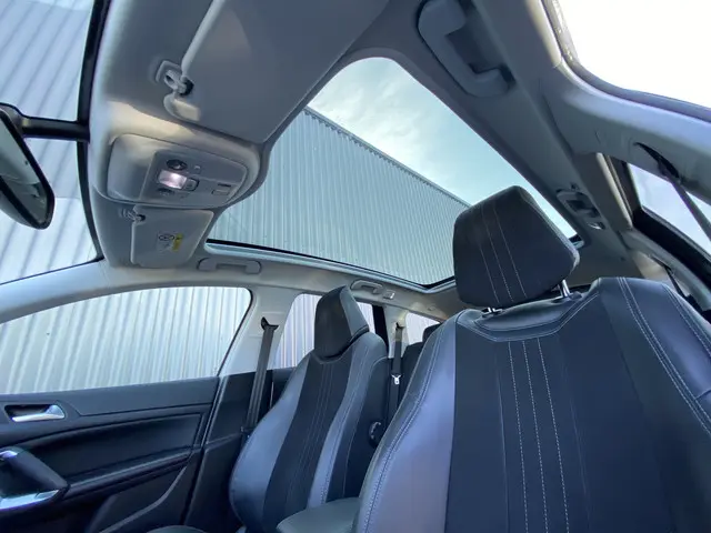 Peugeot 308 SW 1.2 e-THP Première 2014 Benzine 18