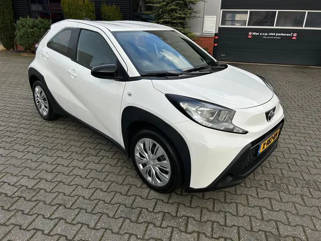 Toyota Aygo X 1.0 VVT-i MT Play BTW / NL Auto 2024 Benzine 4