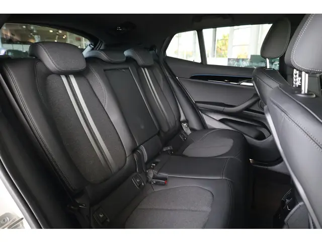 BMW X2 xDrive25e 2021 Hybride Benzine 8