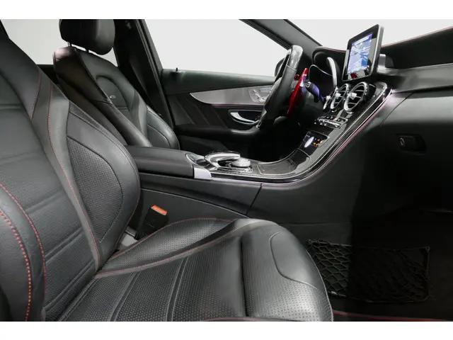 Mercedes-Benz C-Klasse 180 AMG Line 2018 Benzine 28