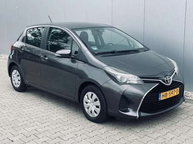 Toyota Yaris 1.0 VVT-i Style, ecc, navi, camera 2015 Benzine 7