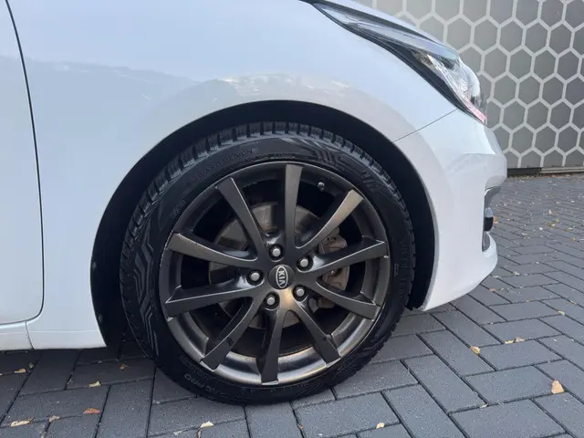 Kia cee'd Sportswagon 1.6 GDI ExecutiveLine 2015 Benzine 38