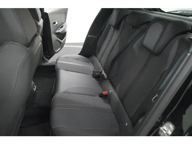 Peugeot 208 PureTech 130 EAT8 GT-Line 2020 Benzine 29