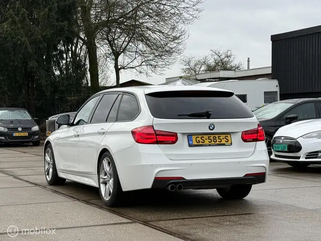 BMW 3 Serie Touring 320i M Sport Edition 2015 Benzine 6