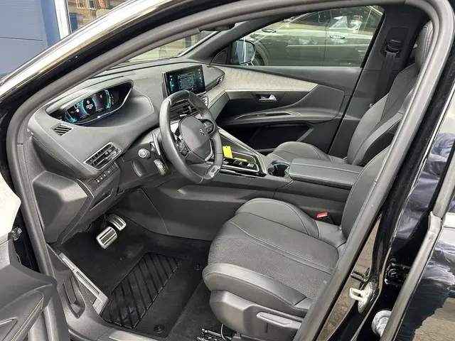 Peugeot 3008 1.6 HYbrid 225 GT 2023 Hybride Benzine 31