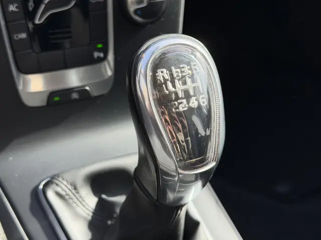 Volvo V40 1.6 T3 Kinetic 2013 Benzine 19