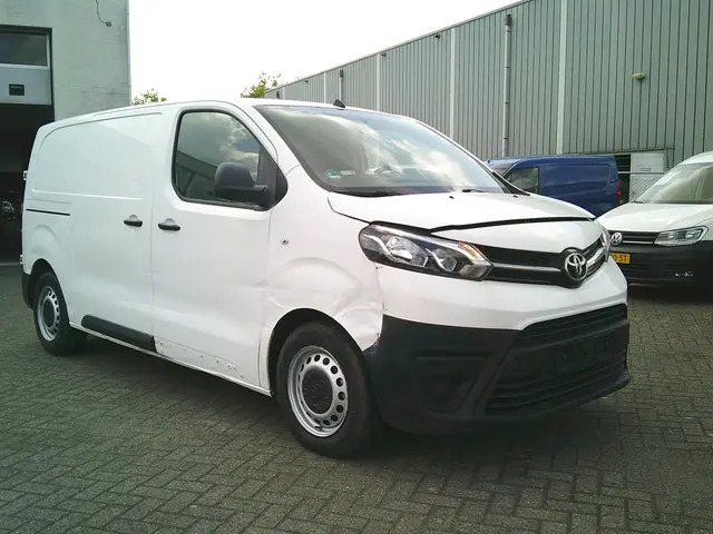 Toyota ProAce Worker 1.5 D-4D Comfort 2019 Diesel 13