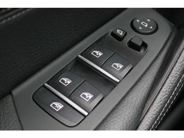 BMW 5 Serie Touring 520i High Executive 2018 Benzine 36