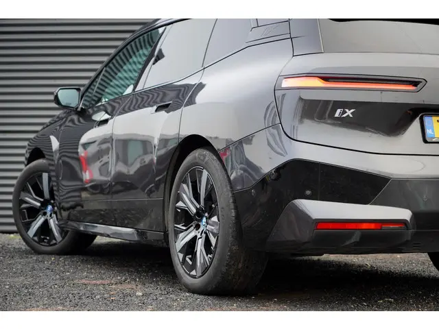 BMW iX xDrive40 Excellence 77 kWh 2022 Elektrisch 16