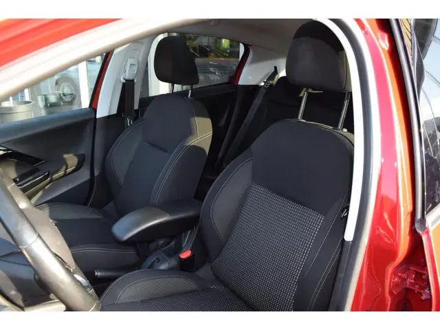 Peugeot 208 1.2 PureTech Allure panoramadak 2019 Benzine 8