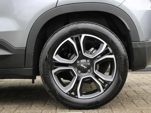 Jeep Avenger 1.2 e-Hybrid Summit 2026 Hybride Benzine 13