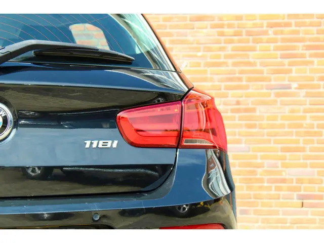 BMW 1 Serie 118i 2017 | Automaat | NAP 2017 Benzine 6