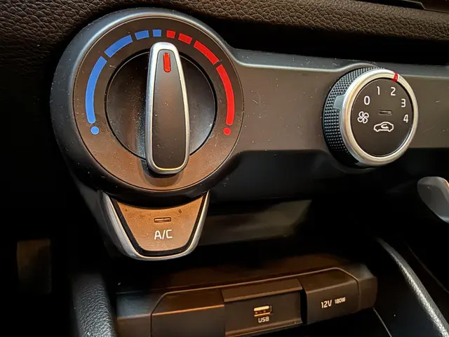 Kia Rio 1.2 CVVT ComfortLine 2023 Benzine 12