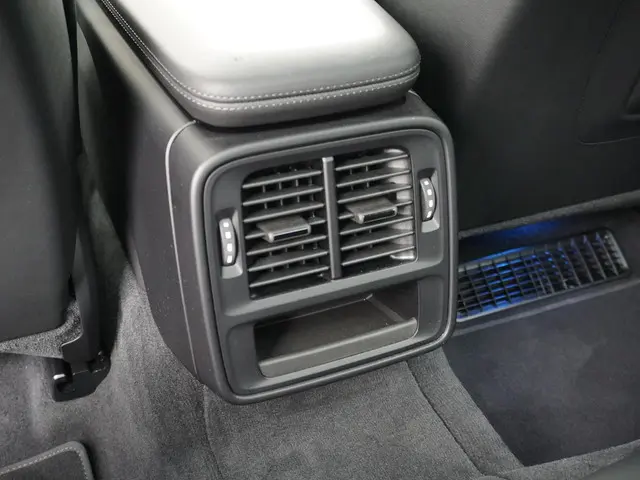 Porsche Taycan Performance 84 kWh 2023 Elektrisch 24