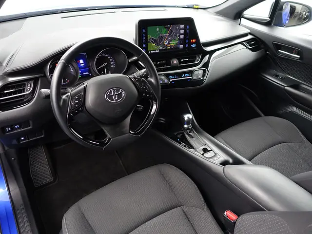 Toyota C-HR 2