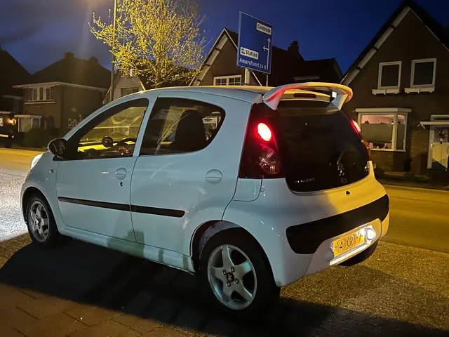 Peugeot 107 1.0 EXCLUSIVE NL-AUTO-NAP 2012 Benzine 65