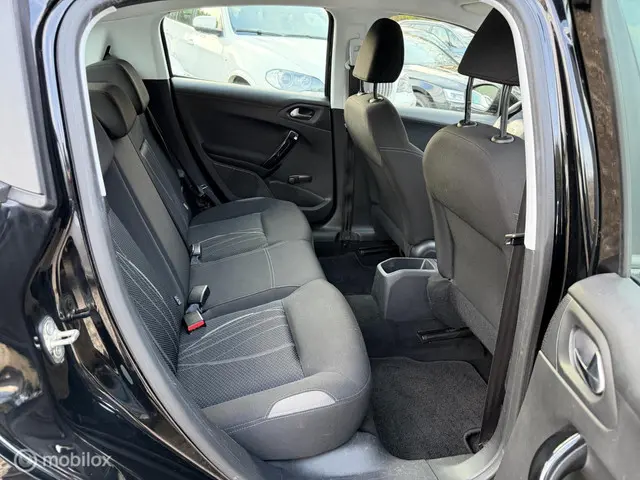 Peugeot 208 1.2 VTi Active,Airco,Cruise,5drs! 2013 Benzine 27