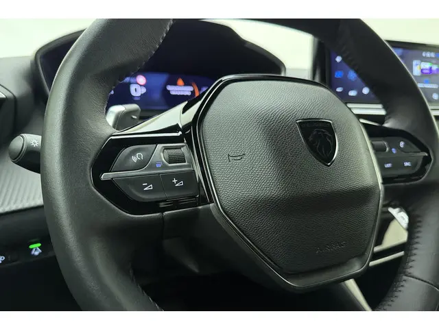 Peugeot 2008 1.2 Hybrid 136 Allure 2024 Hybride Benzine 18