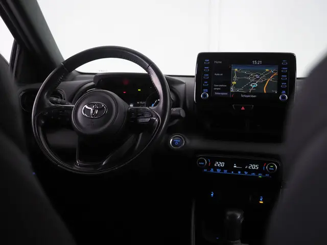 Toyota Yaris 1.5 Hybrid Executive 2022 Hybride Benzine 25