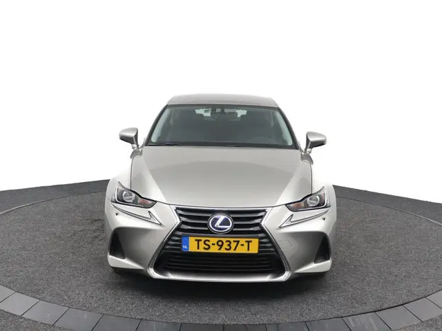 Lexus IS 300h Hybrid Business Line 2018 Hybride Benzine 16