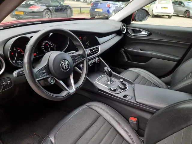 Alfa Romeo Giulia 2.0 Super / AUTOMAAT / 2017 Benzine 13