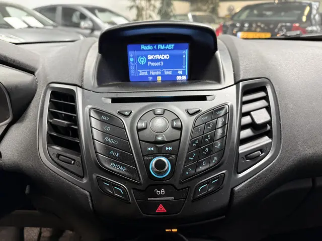 Ford Fiesta 1.0 Style // Navi 2015 Benzine 9