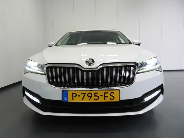 Škoda Superb Combi 1.5 TSI ACT Business 2022 Benzine 39