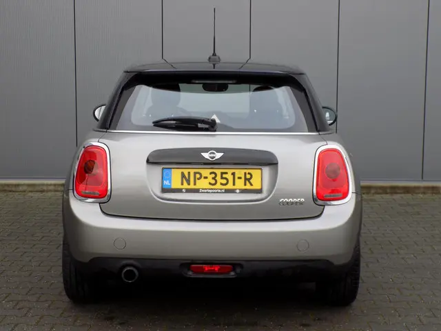 MINI Cooper Mini 1.5 Business Navi 6-Bak 2017 Benzine 8